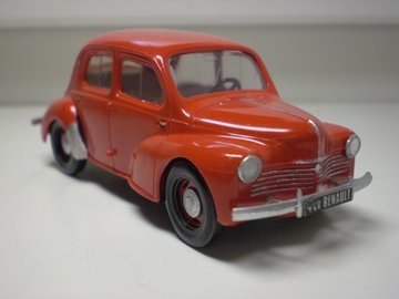 RENAULT 4 CV.jpg