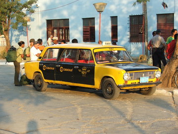 Lada_cuban_taxi_4201.JPG