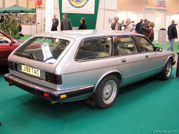 Jaguar-XJ40-wagon-prototype-1992-r3q.JPG