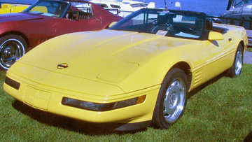'92_Chevrolet_Corvette_Convertible_(Auto_classique_Salaberry-De-Valleyfield_'11).jpg