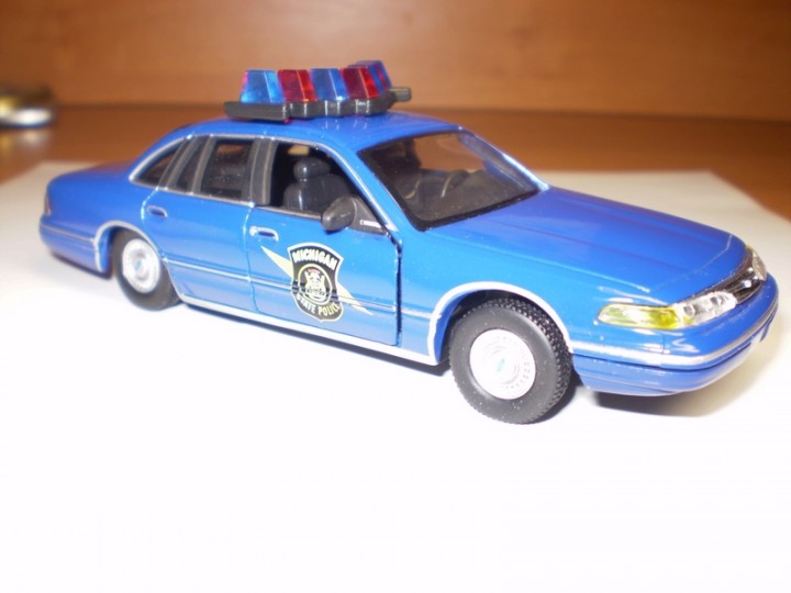 FORD CROWN VICTORIA synja.jpg