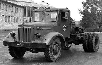 МАЗ-200В 1952.jpg