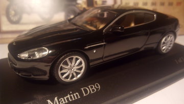 Aston Martin 2003 DB9.jpg