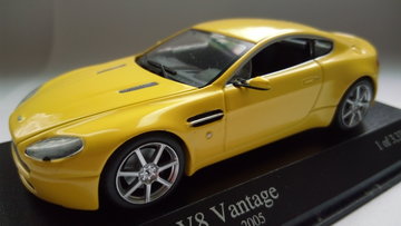 Aston Martin 2005 V8 Vantage.jpg