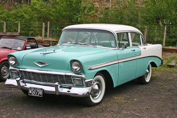Chevrolet_Bel_Air_1956_4door_Sedan_front.jpg