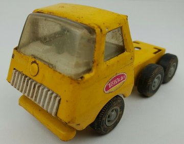 Vintage-Tonka-Mini-Pressed-Steel-Yellow-Semi-Tractor.jpg