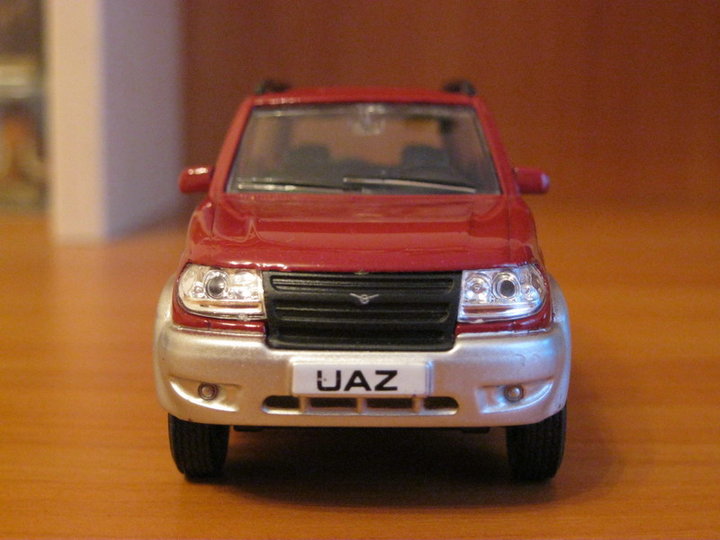 UAZ Patriot - (УАЗ-3163 &quot;Патріот&quot;).<br />Autotime Colection. Виробник: HONGWELL TOYS LIMITED, Китай.<br />Масштаб: 1:43.