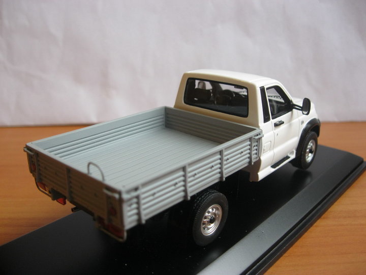 UAZ Cargo.<br />Виробник -  DiP Models, Китай.<br />Mасштаб - 1:43.