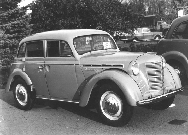 Moskvitch_400_11.jpg