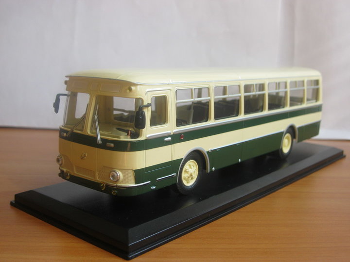 ЛіАЗ-677 (LіAZ-677). <br />Виробник - Classiсbus, Росія. <br />Масштаб - 1:43.