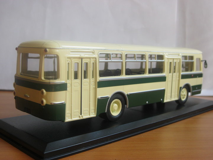 ЛіАЗ-677 (LіAZ-677). <br />Виробник - Classiсbus, Росія. <br />Масштаб - 1:43.