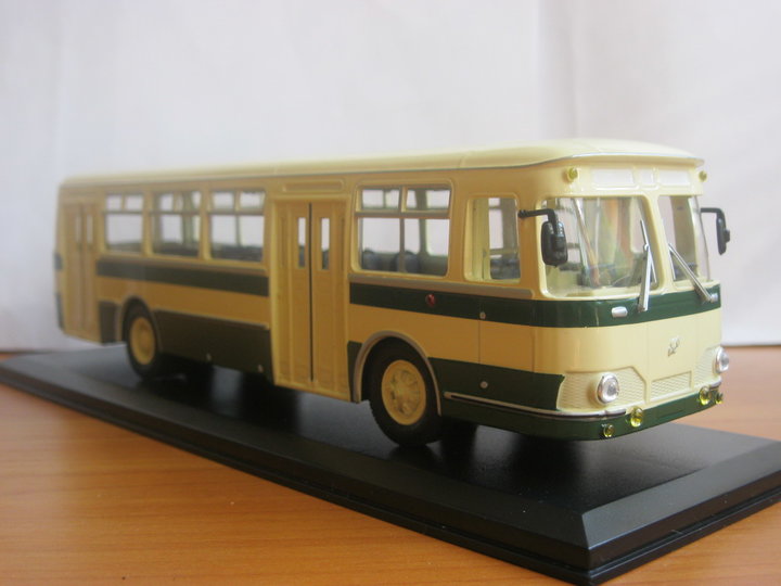 ЛіАЗ-677 (LіAZ-677). <br />Виробник - Classiсbus, Росія. <br />Масштаб - 1:43.