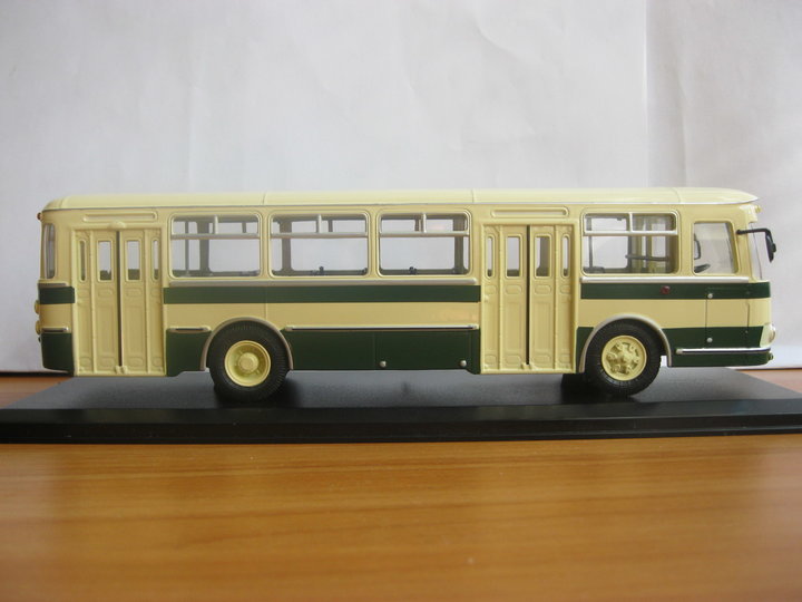 ЛіАЗ-677 (LіAZ-677). <br />Виробник - Classiсbus, Росія. <br />Масштаб - 1:43.