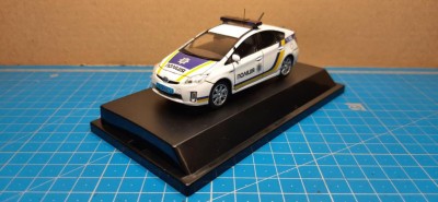 1_43_toyota_prius_slidche_upravlinnja_white_j_collection.jpg