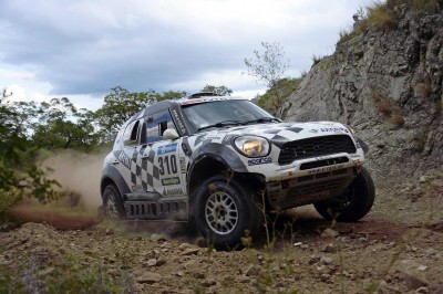 P90207744-2016-dakar-orlando-terranova-arg-bernardo-ronnie-graue-arg-mini-all4-racing-axion-x-raid-team-310-15-1656px.jpg