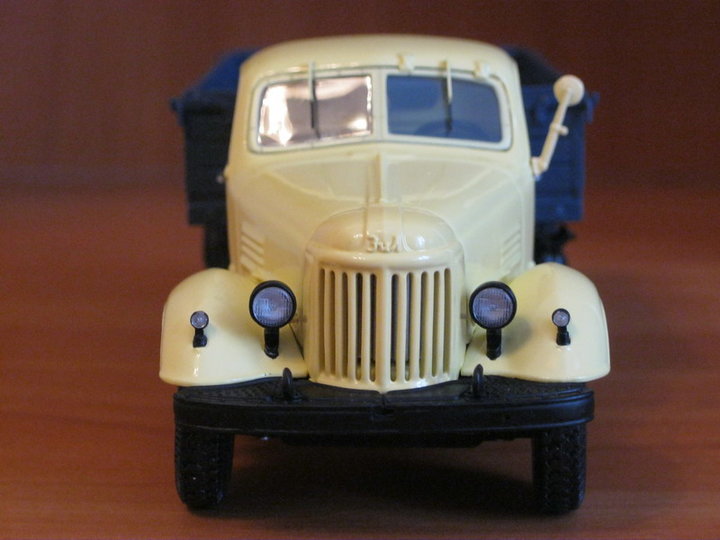 ZiL-164A (ЗіЛ-164А). <br />Виробник -  DiP Models, Китай.<br />Масштаб: 1:43.