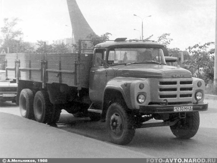 ZIL133GYA_2.jpg