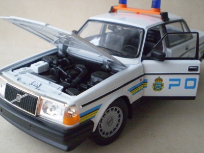 Volvo 240GL-8.jpg