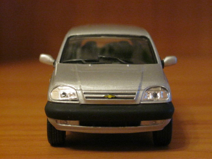 Niva Chevrolet (Нива Шевроле).<br />Виробник - HONGWELL (Cararama), Китай. <br />Масштаб -  1:43.
