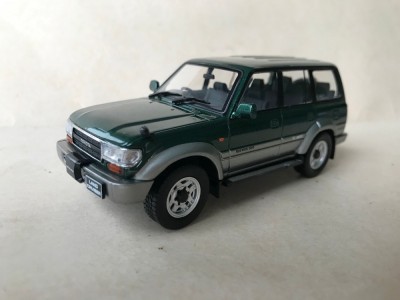 Toyota Land Cruiser LC80-3.jpg