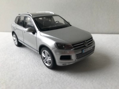 VW Touareg Schuco2.jpg