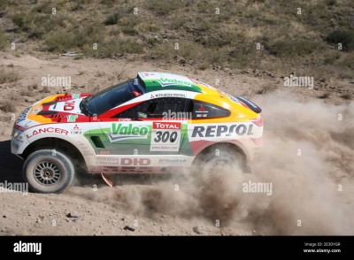 frances-stephane-peterhansel-drives-his-mitsubishi-racing-lancer-during-the-5th-stage-of-the-rallye-dakar-2009-between-neuquen-and-san-rafael-argentina-on-january-7-2009-photo-by-michel-maindrucameleona.jpg