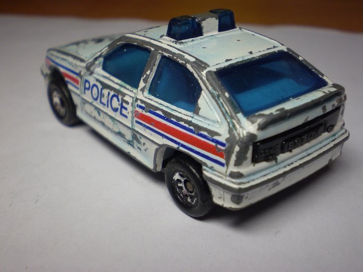 OPEL police zad.jpg