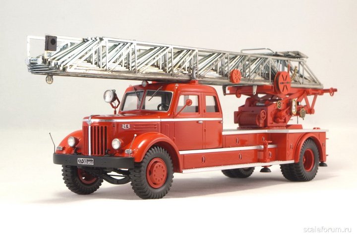 пожарная автолестница АЛМ-45 (200) ЛБ на базе МАЗ-200. Лимитированный выпуск 30 моделей..jpg