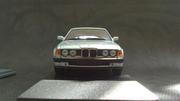 Модель: BMW 7-er (E32)<br />Виробник: Minichamps<br />Масштаб: 1/43