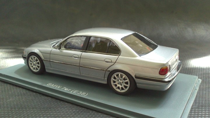 Модель: BMW (E38) 740d<br />Виробник: NEO<br />Масштаб: 1/43