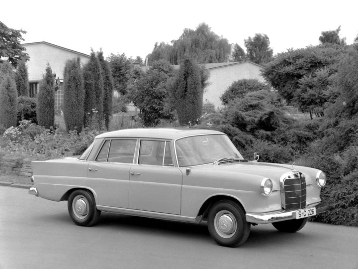 mercedes-benz_190_1.jpg