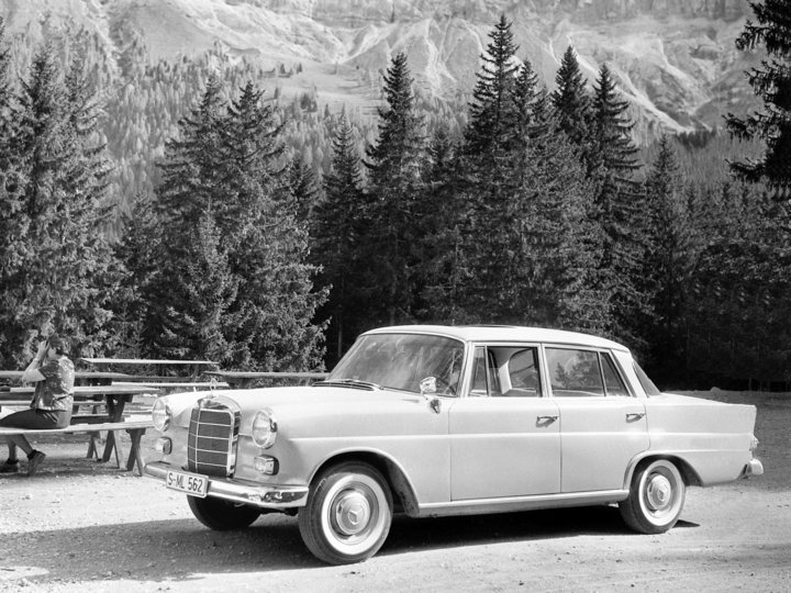 mercedes-benz_190_2.jpg