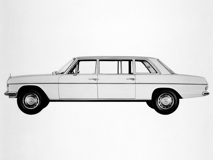 mercedes-benz_230_8_limousine.jpg