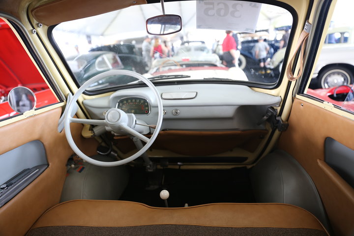 1960_BMW_600_dashboard,_front_seat.jpg