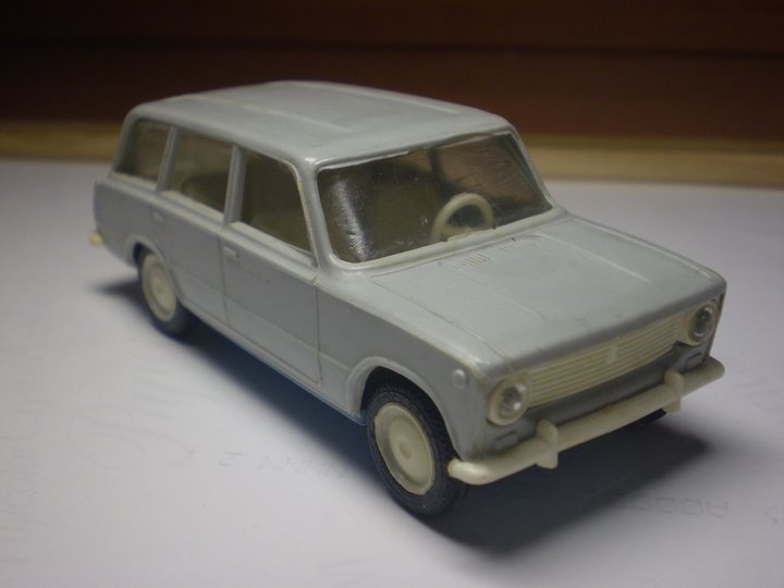 VAZ-2102.jpg