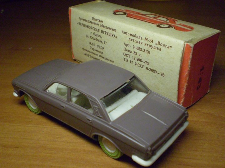 GAZ-24 plast zad.jpg