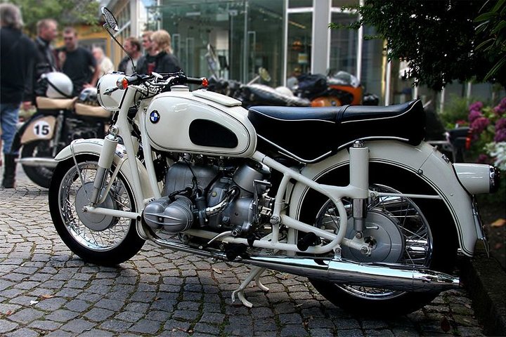 800px-2007-07-22_BMW_R_69_S,_Bj._1966_(kl).jpg