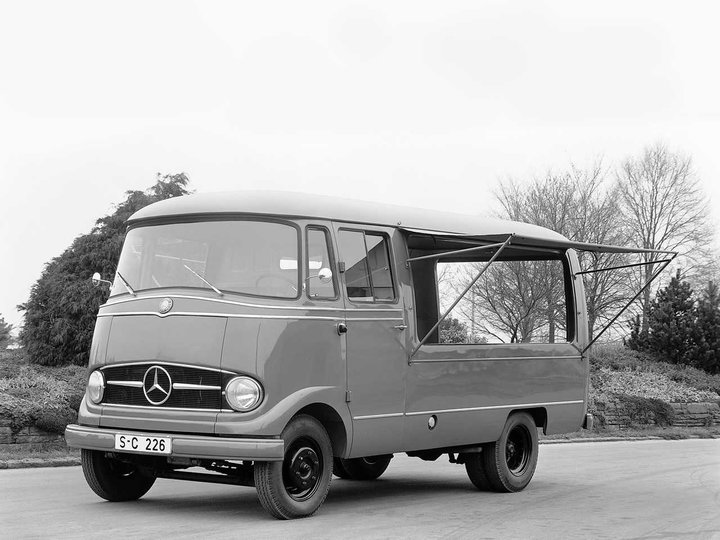 mercedes-benz_transporter_mobile-shop_3.jpg