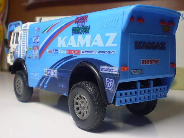 KAMAZ-4911 zad.jpg