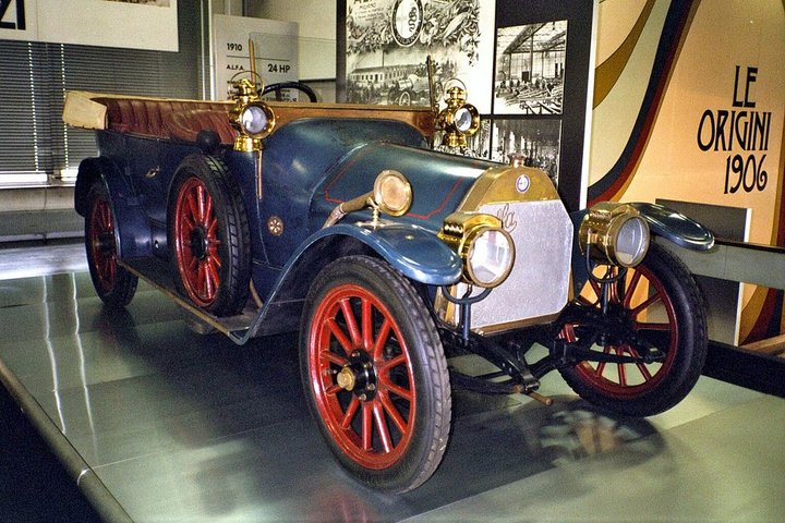 A.L.F.A 24 HP с дизайном от Castagna в кузове торпедо. Первый автомобиль, созданный Anonima Lombarda Fabbrica Automobili в 1910 году.