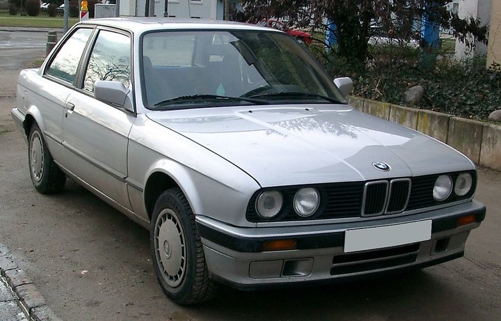 1024px-BMW_E30_front_20080116.jpg