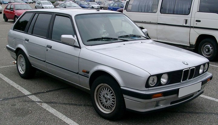 1024px-BMW_E30_Touring_front_20080625.jpg
