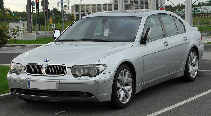 1024px-BMW_7er_(E65)_front_20100918.jpg