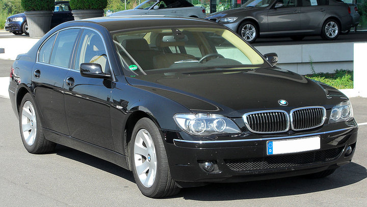 1024px-BMW_730d_(E65)_Facelift_front_20100718.jpg