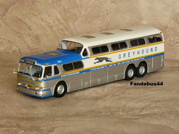 №3 - Greyhound Scenicruiser (USA) - 1956.JPG