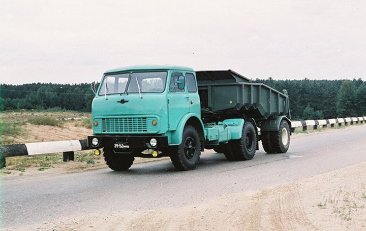 MAZ5430_2.jpg