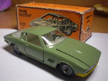 FORD MUSTANG 2+2 BERTONE.jpg