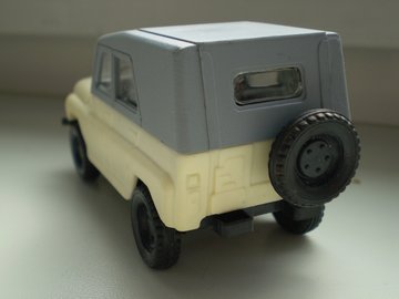 UAZ-469 Xer2 zad.jpg