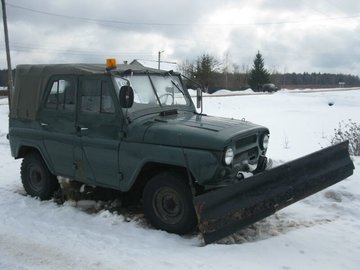 Тротуароуборочная машина Т-469 на шасси автомобиля УАЗ-469Б.jpg