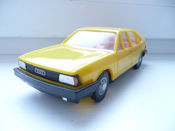 AUDI-100 GDR 3.jpg